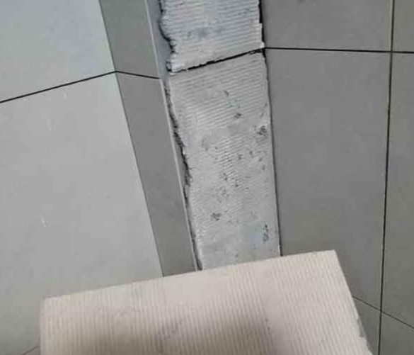 永康瓷砖空鼓维修公司分享下厨房瓷砖脱落的补救措施。